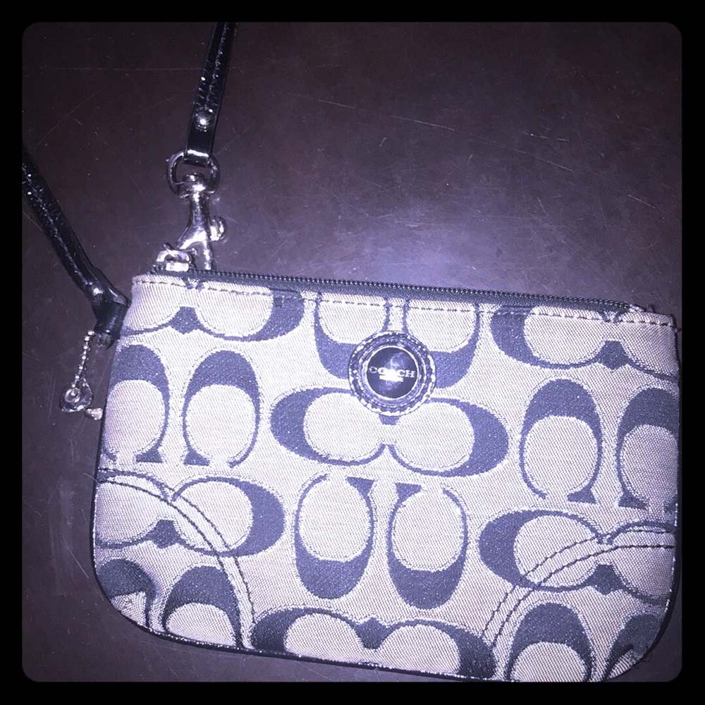 FINAL SALE!! Coach wristlet ♥️